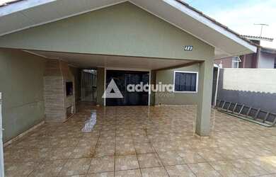 Imagem: A casa possui 3 Dormitórios, 2 Banheiros, 2 Vagas na garagem