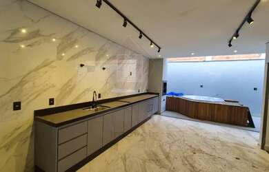 Imagem: A casa em condomínio possui 2 Dormitórios, 3 Banheiros, 4