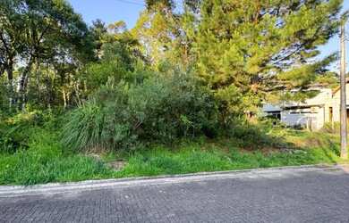Imagem: O terreno possui 471m² de Área e está localizado em Gramado