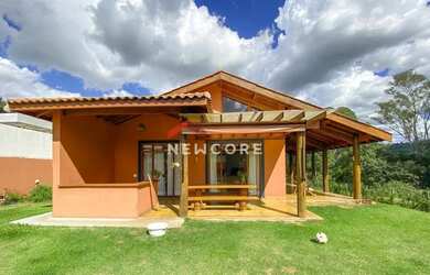 Imagem: A casa em condomínio possui 3 Dormitórios, 3 Banheiros, 5