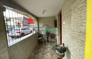 Imagem: A casa à venda possui 5 Dormitórios, 2 Banheiros, 1 Vaga na