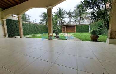 Imagem: A casa possui 2 Dormitórios, 2 Banheiros, 5 Vagas na garagem