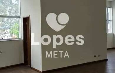 Imagem: O depósito possui 2 Vagas na garagem, 90m² de Área e está