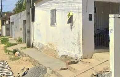 Imagem: A casa possui 1 Dormitório, 1 Banheiro e está localizado