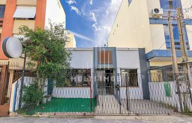 Imagem: O depósito possui 2 Vagas na garagem, 116m² de Área e está