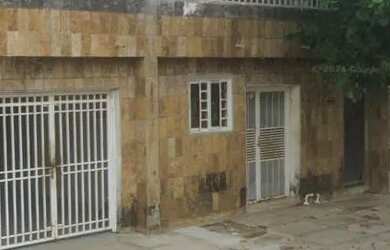 Imagem: A casa possui 5 Dormitórios, 5 Banheiros, 1 Vaga na garagem