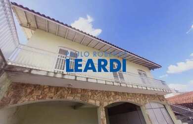 Imagem: A casa possui 3 Dormitórios, 2 Banheiros, 4 Vagas na garagem