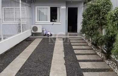 Imagem: A casa possui 3 Dormitórios, 4 Banheiros, 2 Vagas na garagem