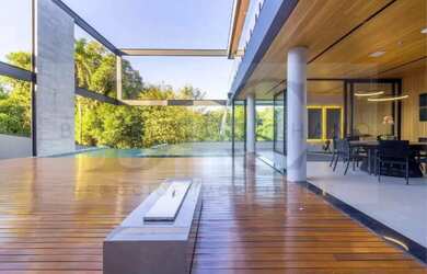 Imagem: A casa em condomínio possui 4 Dormitórios, 5 Banheiros, 5