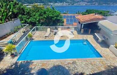 Imagem: A casa possui 5 Dormitórios, 5 Banheiros e 440m² de Área