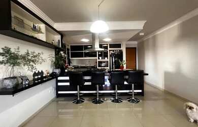 Imagem: O apartamento possui 2 Dormitórios, 2 Banheiros, 2 Vagas na