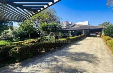 Imagem: A casa em condomínio possui 5 Dormitórios, 5 Banheiros, 5