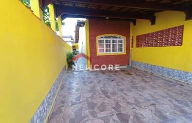 Imagem: A casa possui 2 Dormitórios, 2 Banheiros, 2 Vagas na garagem