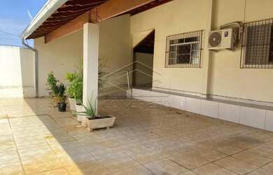 Imagem: A casa possui 2 Dormitórios, 1 Banheiro, 3 Vagas na garagem