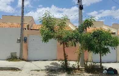 Imagem: A casa possui 2 Dormitórios, 1 Banheiro, 1 Vaga na garagem