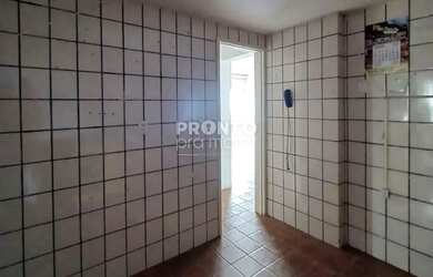 Imagem: O apartamento possui 3 Dormitórios, 1 Banheiro, 1 Vaga na garagem