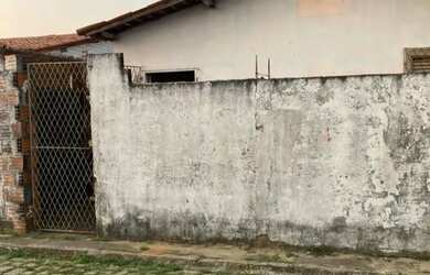 Imagem: A casa possui 2 Dormitórios, 1 Banheiro, 96m² de Área e