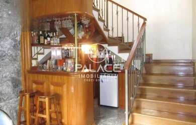 Imagem: A casa possui 3 Dormitórios, 1 Banheiro, 3 Vagas na garagem