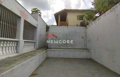 Imagem: A casa possui 3 Dormitórios, 1 Banheiro, 3 Vagas na garagem