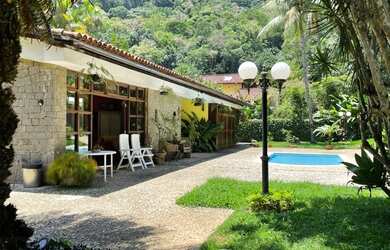 Imagem: A casa em condomínio possui 4 Dormitórios, 5 Banheiros, 4