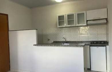 Imagem: O apartamento possui 1 Dormitório, 1 Banheiro, 1 Vaga na garagem