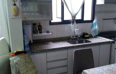 Imagem: O apartamento possui 3 Dormitórios, 1 Banheiro, 2 Vagas na