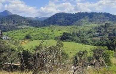 Imagem: O terreno possui 812m² de Área e está localizado em Cariacica