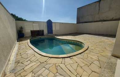 Imagem: A casa em condomínio possui 4 Dormitórios, 5 Banheiros, 4