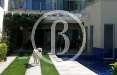 Imagem: A casa em condomínio possui 5 Dormitórios, 5 Banheiros, 3