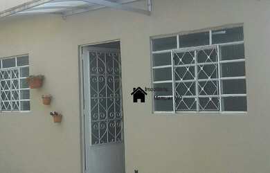 Imagem: A casa possui 2 Dormitórios, 1 Banheiro, 1 Vaga na garagem