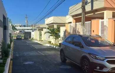 Imagem: A casa em condomínio possui 3 Dormitórios, 2 Banheiros, 3