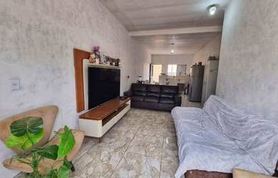 Imagem: A casa em condomínio possui 3 Dormitórios, 1 Banheiro, 2 Vagas