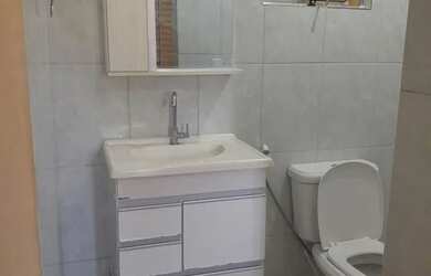 Imagem: A casa possui 2 Dormitórios, 1 Banheiro, 1 Vaga na garagem