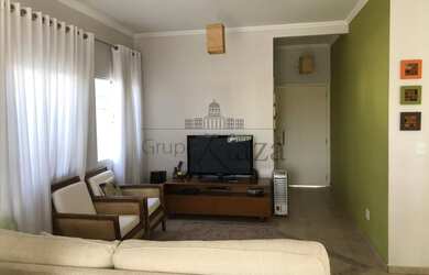 Imagem: A casa em condomínio possui 5 Dormitórios, 4 Banheiros, 3