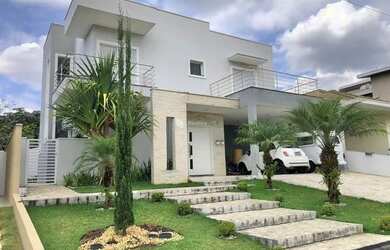 Imagem: A casa em condomínio possui 4 Dormitórios, 5 Banheiros, 4