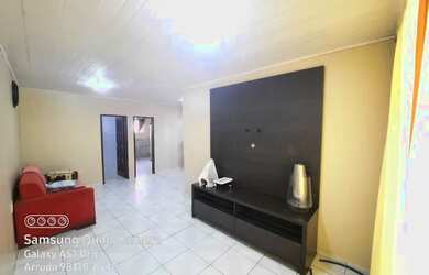 Imagem: A casa possui 3 Dormitórios, 1 Banheiro, 1 Vaga na garagem