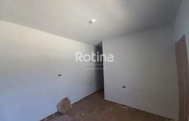 Imagem: A casa possui 3 Dormitórios, 1 Banheiro, 80m² de Área e