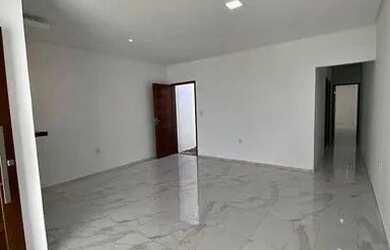 Imagem: A casa possui 2 Dormitórios, 1 Banheiro, 1 Vaga na garagem