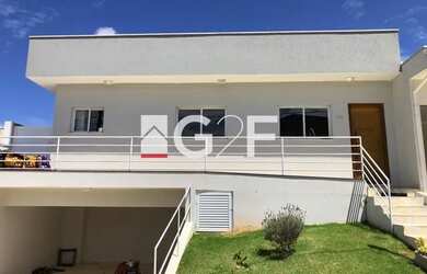 Imagem: A casa em condomínio possui 4 Dormitórios, 3 Banheiros, 2