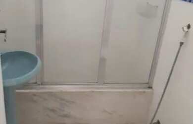 Imagem 3: Apartamento de sala e três quartos, em rua tranquila de Copacabana