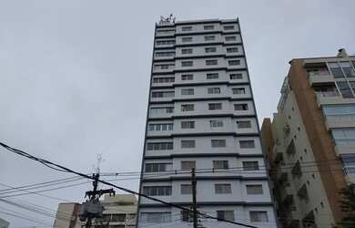 Imagem: O apartamento possui 3 Dormitórios, 1 Banheiro, 1 Vaga na garagem