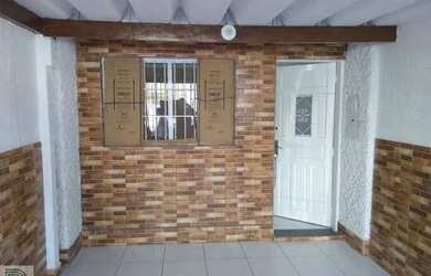 Imagem: A casa possui 2 Dormitórios, 2 Banheiros, 1 Vaga na garagem