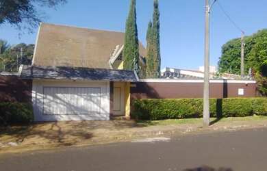 Imagem: A casa possui 3 Dormitórios, 5 Banheiros, 5 Vagas na garagem