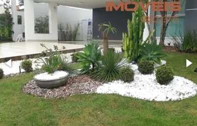 Imagem: A casa possui 4 Dormitórios, 4 Banheiros, 2 Vagas na garagem