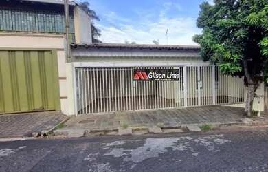 Imagem: A casa possui 3 Dormitórios, 3 Banheiros, 2 Vagas na garagem