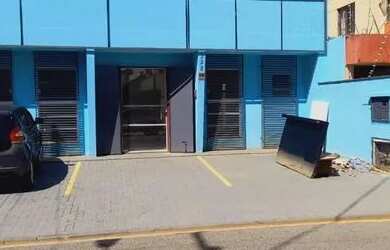 Imagem: A casa possui 4 Dormitórios, 3 Banheiros, 4 Vagas na garagem