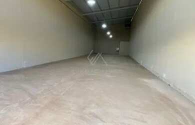 Imagem 1: Galpão 200 metros quadrados, 1 banheiro , porta elétrica