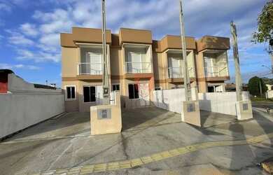 Imagem: A casa possui 2 Dormitórios, 2 Banheiros, 1 Vaga na garagem