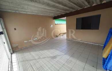 Imagem: A casa possui 3 Dormitórios, 2 Banheiros, 2 Vagas na garagem