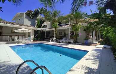 Imagem: A casa possui 5 Dormitórios, 5 Banheiros, 5 Vagas na garagem